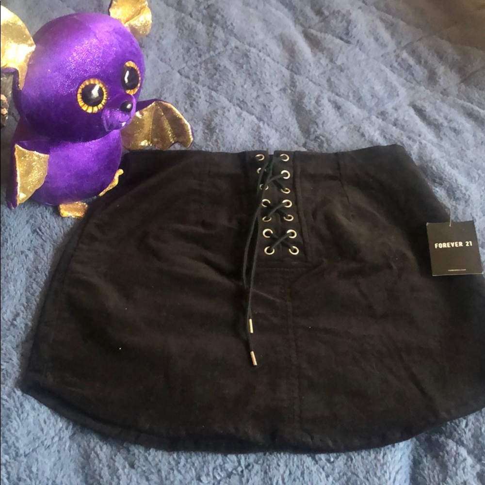 Mid lace black skirt